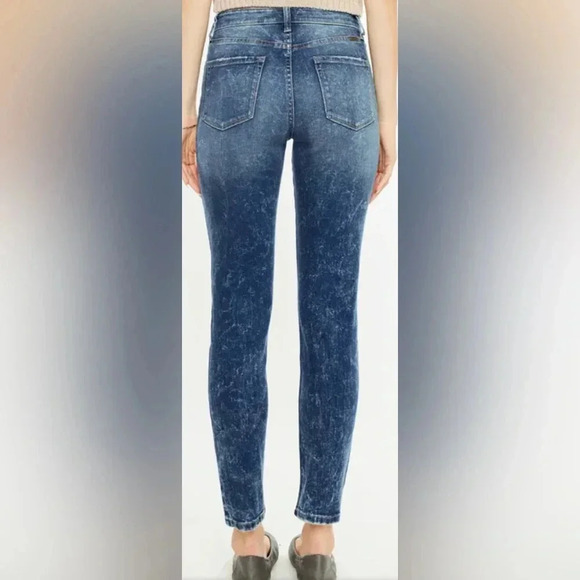 Kancan Deb High Rise Cigarette Leg Acid Wash Jeans Size 9 / 28 Like New - Picture 7 of 7